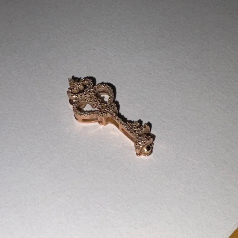 Zales Gold Key Pendant Necklace - Picture 3 of 7